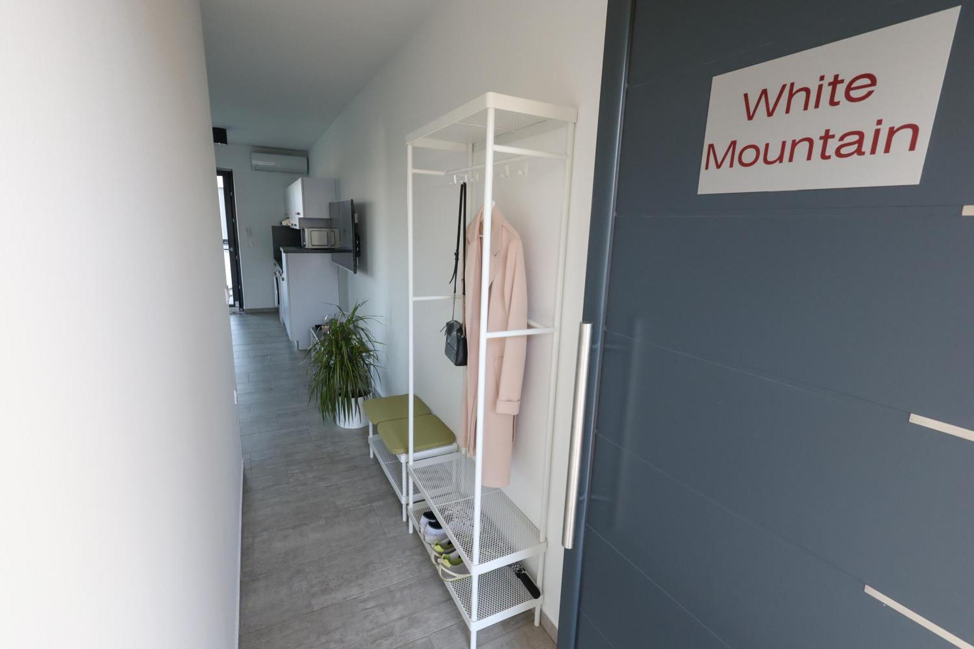 White Mountain Apartment Banovci Exterior photo